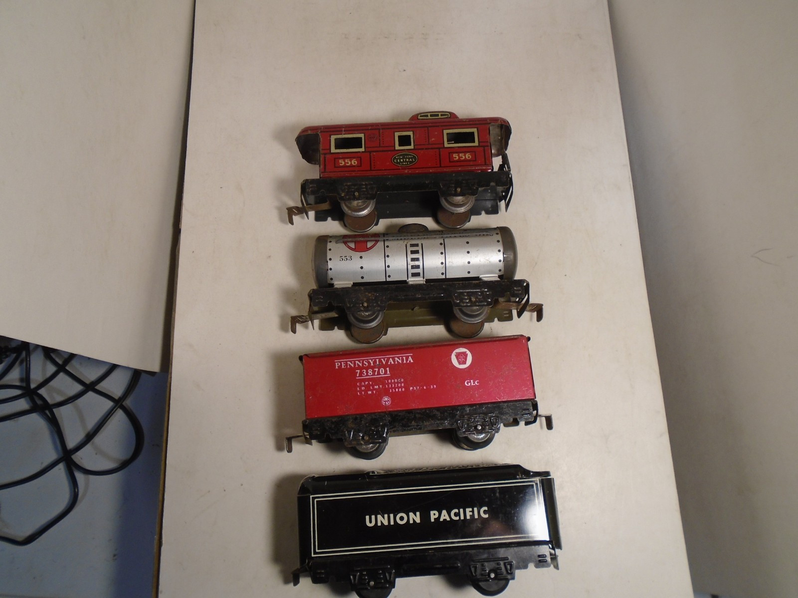 FOUR VINTAGE MARX TIN 4 WHEEL rolling stock assortment – SA I