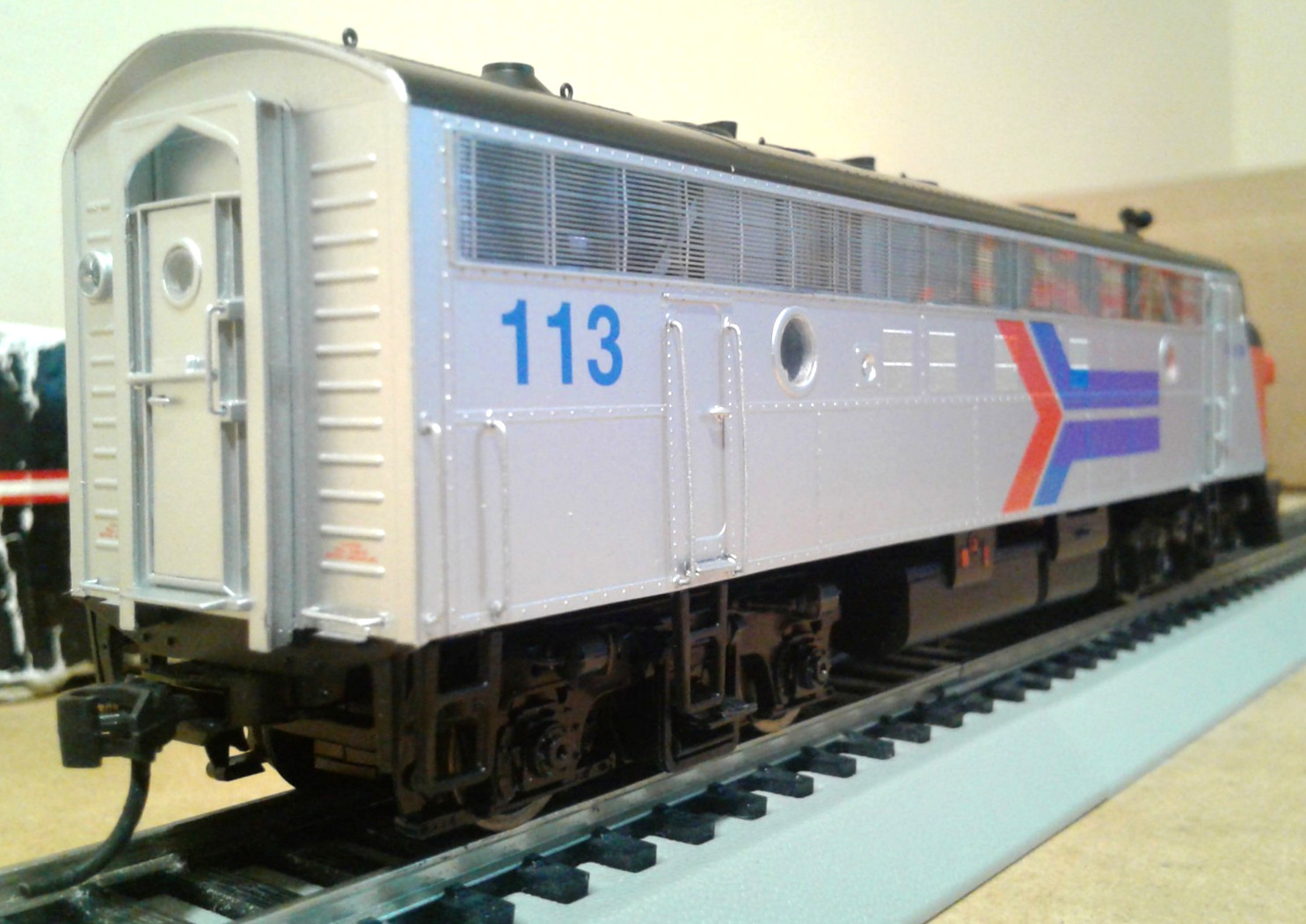 HO SCALE INTERMOUNTAIN FP7 AMTRAK #113 DCC & SOUND 49928S-03 NOT RUNNING