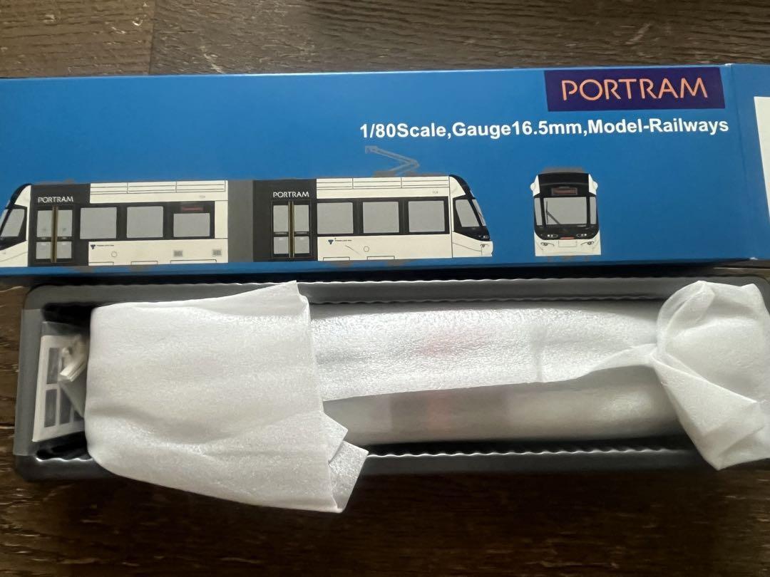 Endo HO Gauge Toyama Light Rail Tram Car TLR0600 Red NIB H0 Gauge 1/80
