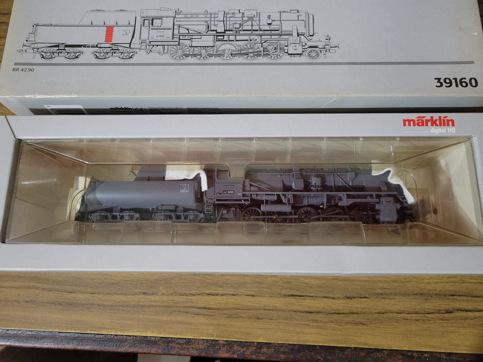 Marklin 39160 DB HO Scale BR42.90 Franco-Crosti Steam Locomotive and Tender LNIB