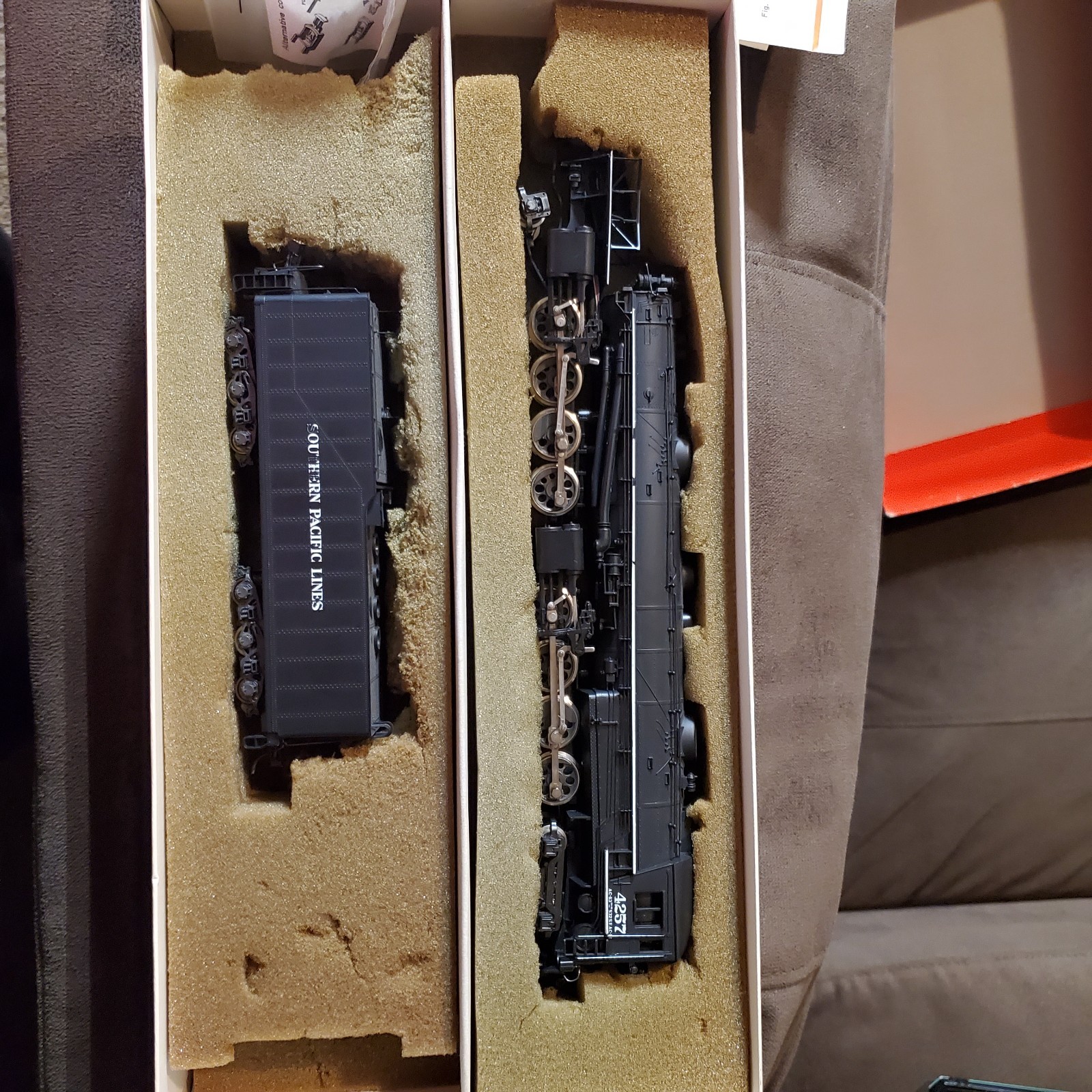 DCC Upgraded with sound Rivarossi 4-8-8-2 SOUTHERN PACIFIC LINES # 4257