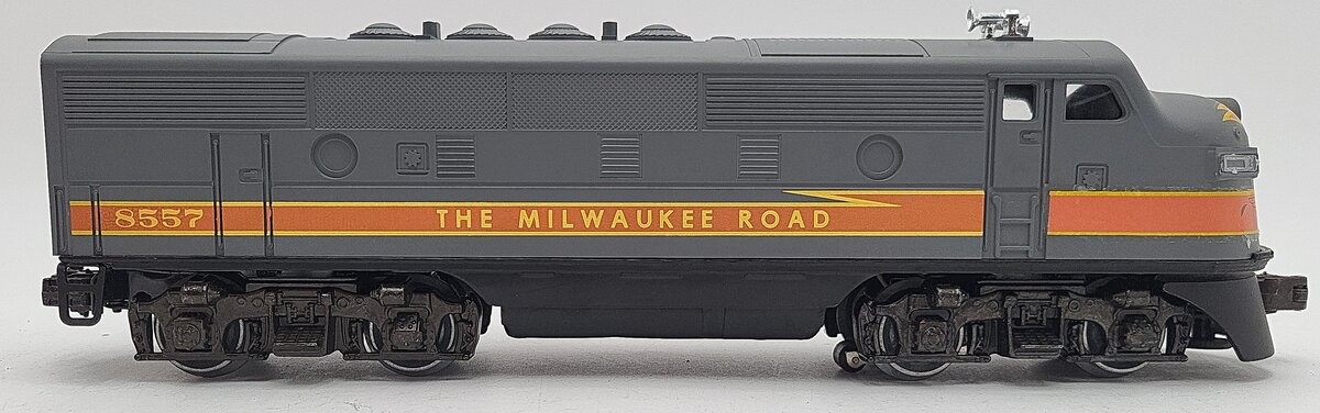 Lionel 6-8557 O Milwaukee Road F3 A Non-Powered Diesel Locomotive #8557 EX/Box