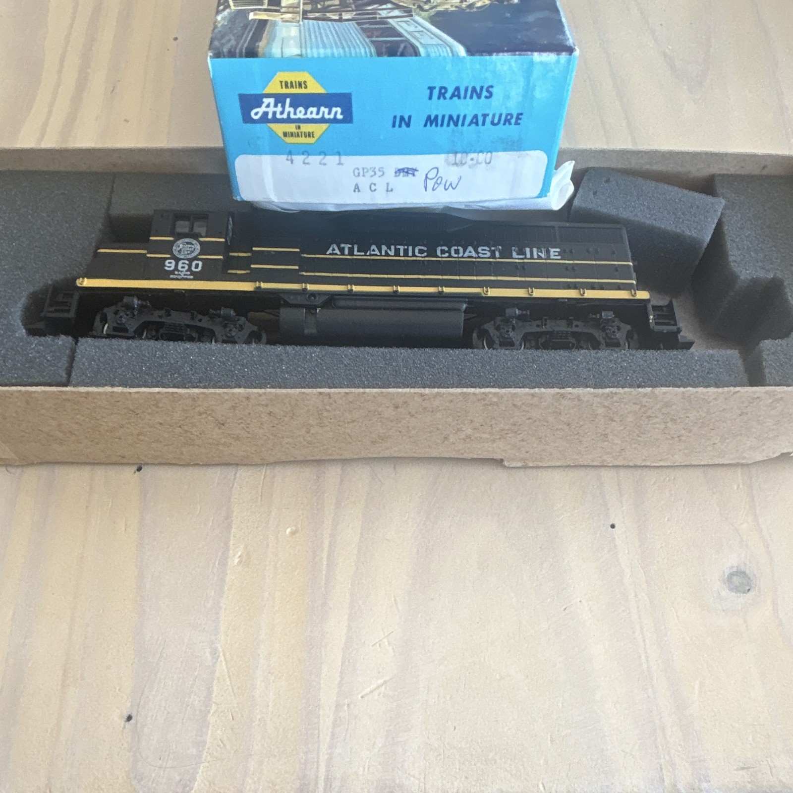 Athearn HO GP35 Diesel Locomotive Atlantic Coast Line #960 DC Analog