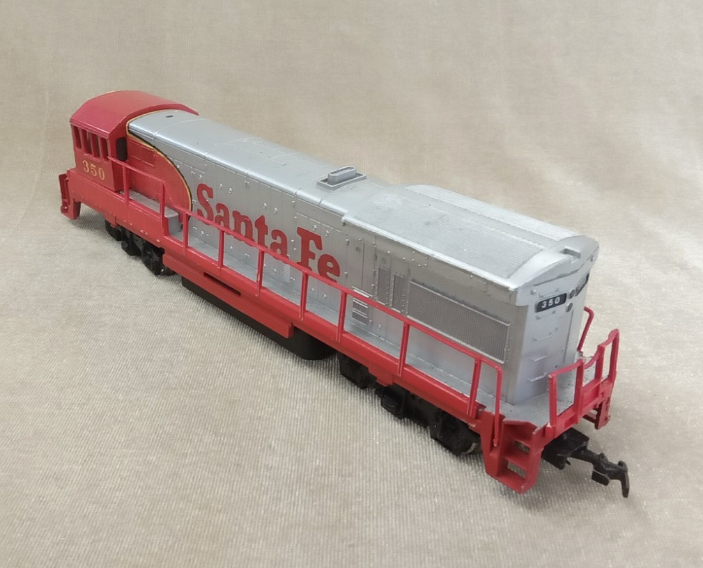 HO Gauge Bachman Santa Fe #350 Diesel Locomotive and Caboose Set * XXMR412E