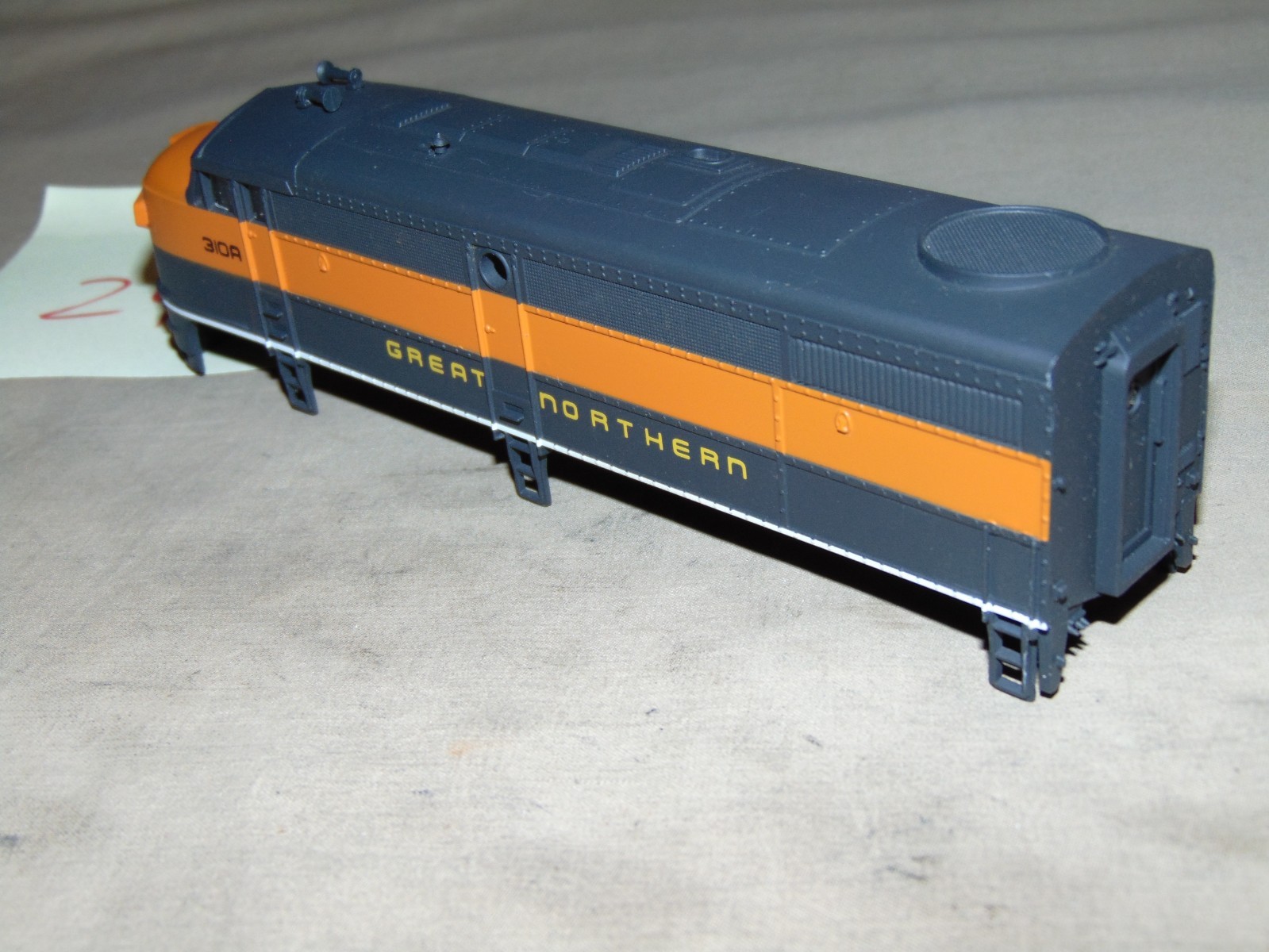 WALTHERS HO 931-201 GREAT NORTHERN FA-1 A UNIT CAB 310A SHELL ONLY #24