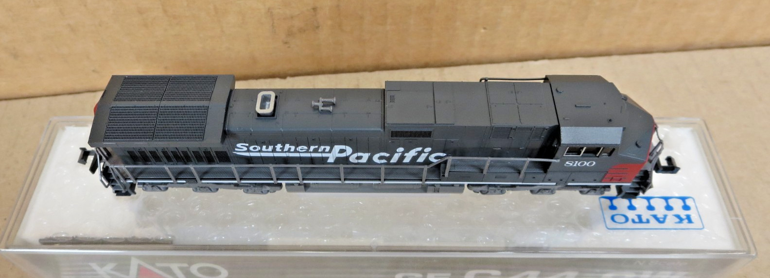 Kato 176-3601 C44-9W Southern Pacific SP 8100 N-Scale MIB