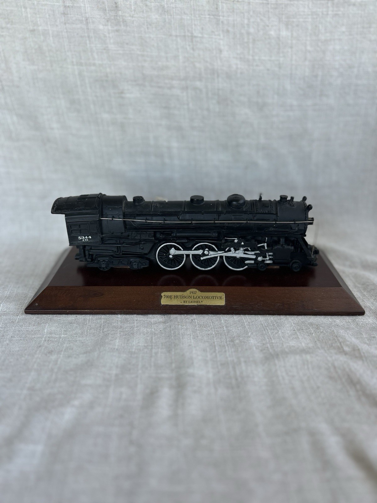 Vintage 1993 Avon 700E Hudson Locomotive Train Lionel Replica