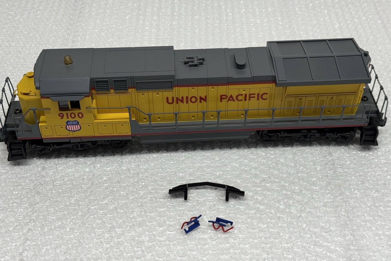 Lionel 6-18205 UNION PACIFIC DASH-8 40C Diesel Locomotive #9100