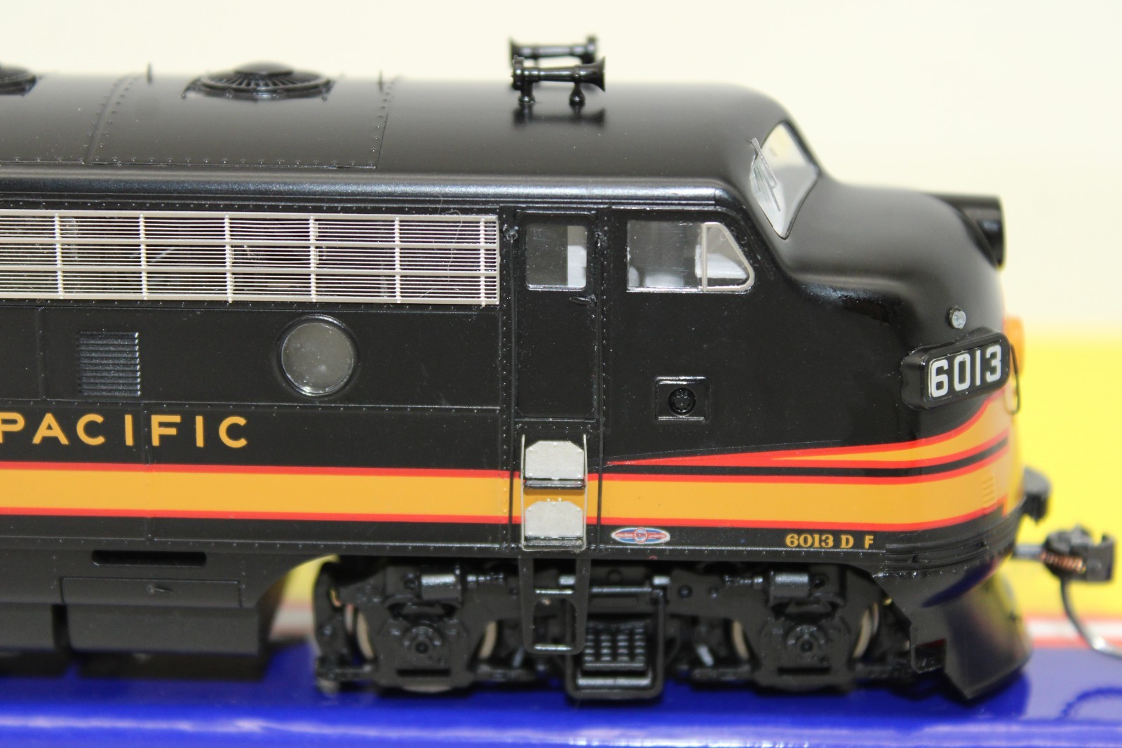 Athearn Genesis HO NP Northern Pacific Ph 1 EMD F7 AB Diesel Locomotive Set 6013