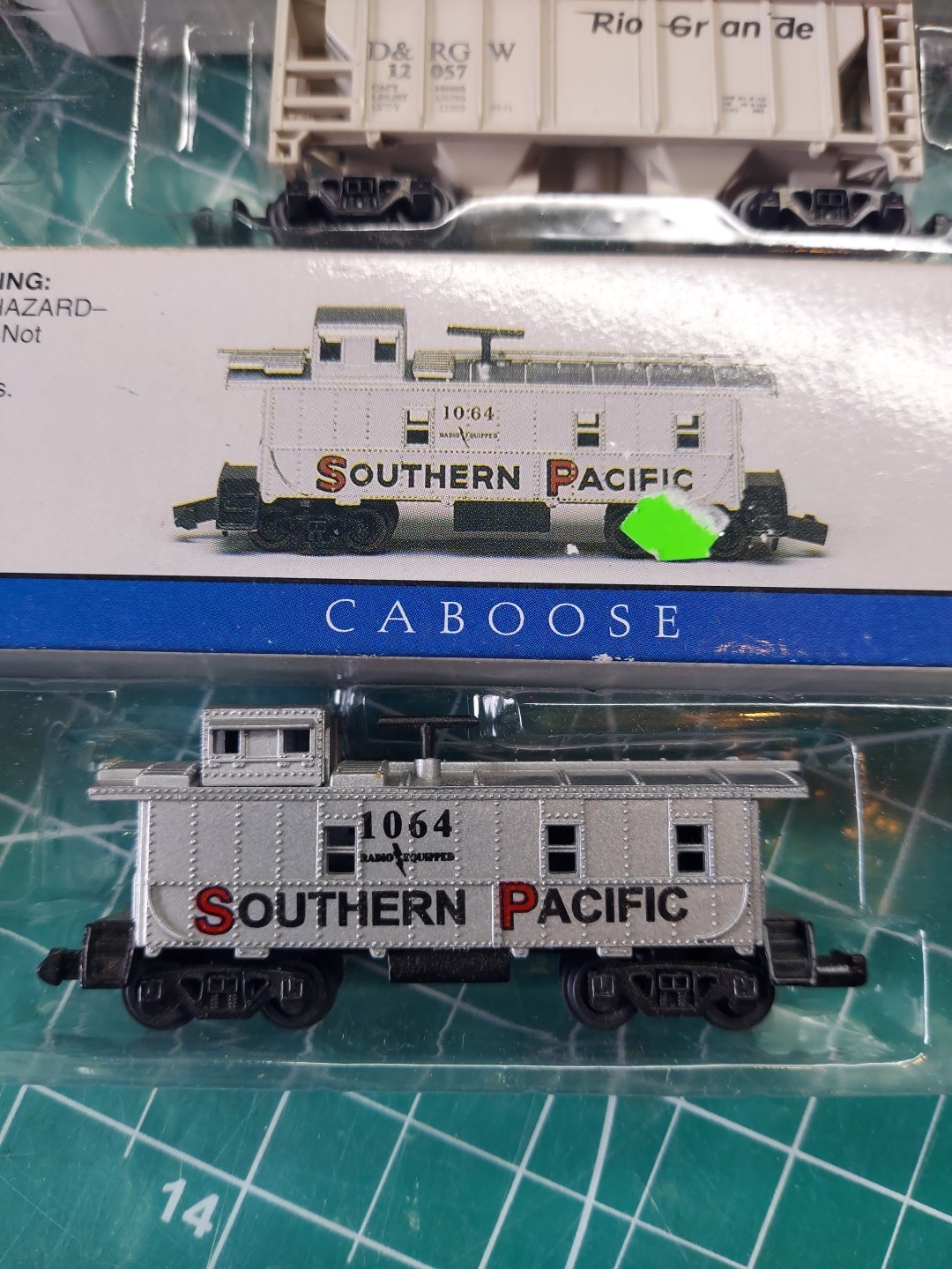 SOUTHERN PACIFIC LOCOMOTIVE ENGINES Cars Lot High Speed Toy Train