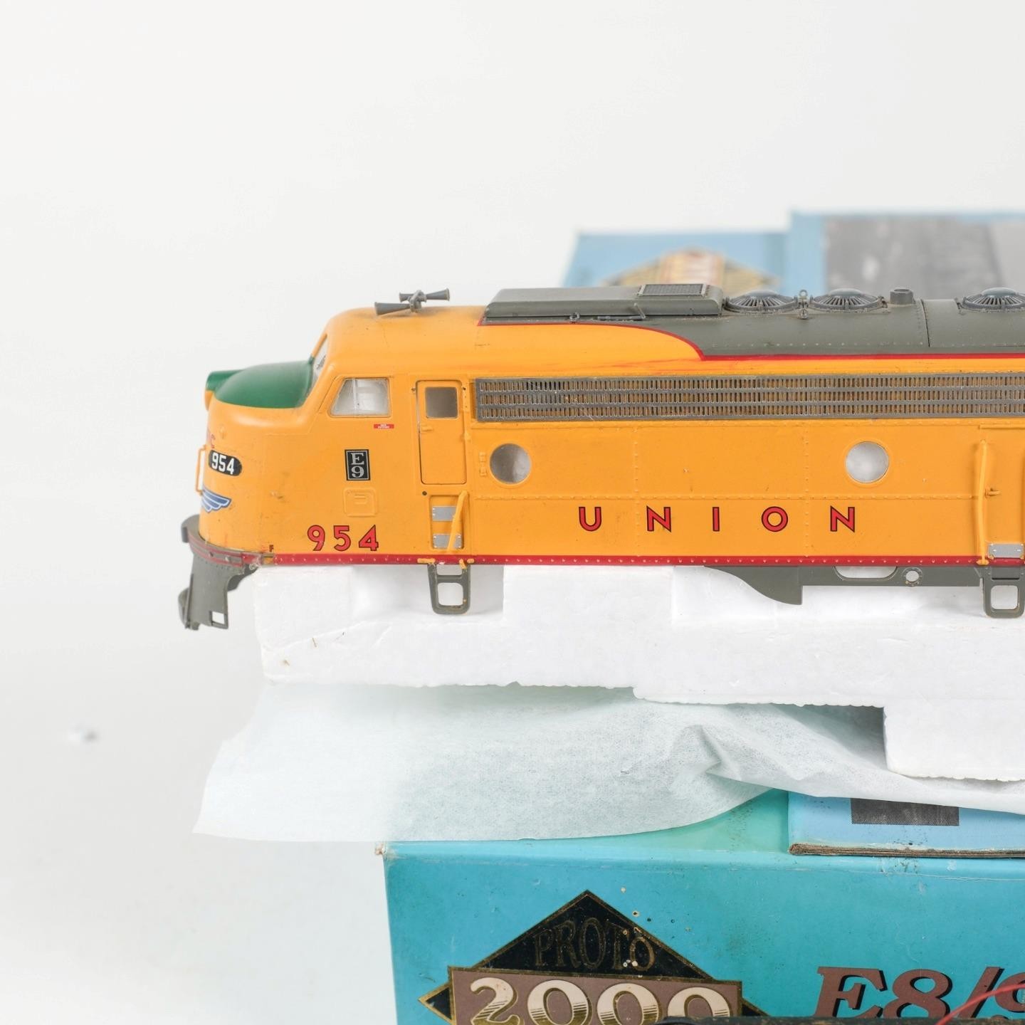 Proto 2000 HO Scale Union Pacific UP #954 E8/9 Diesel Locomotive DC