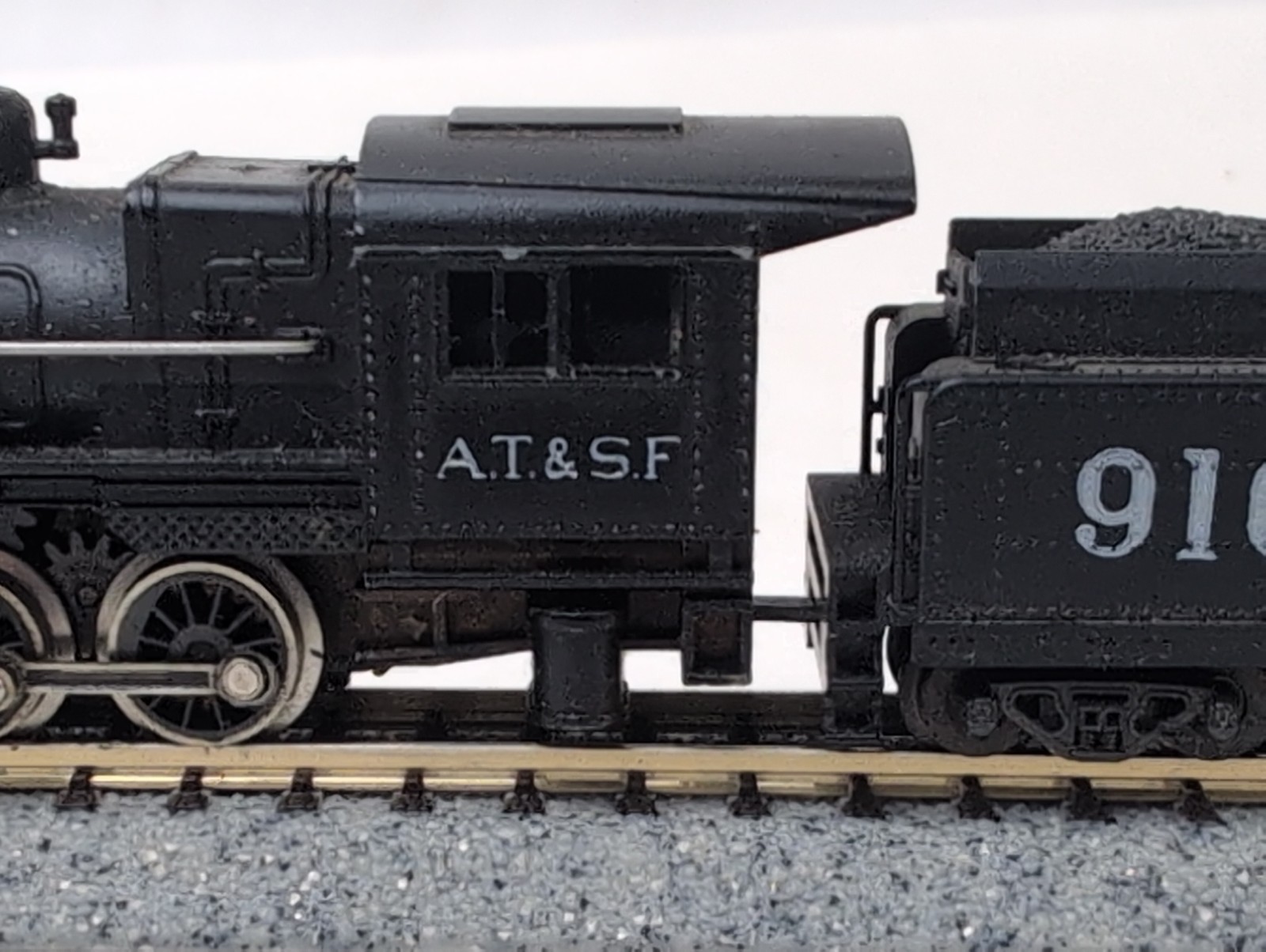 MINITRIX (?)- 0-6-0 Steam Locomotive W/ Tender “AT&SF”- N Scale