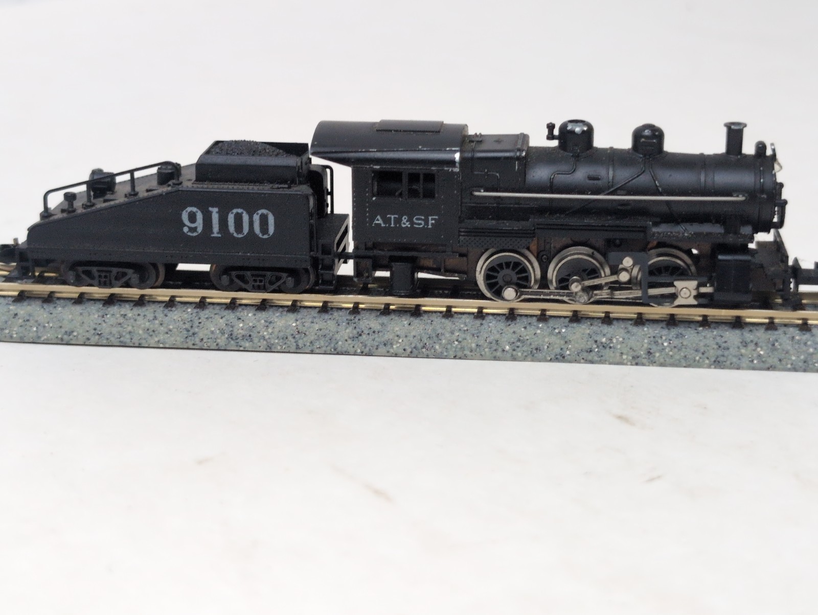 MINITRIX (?)- 0-6-0 Steam Locomotive W/ Tender “AT&SF”- N Scale