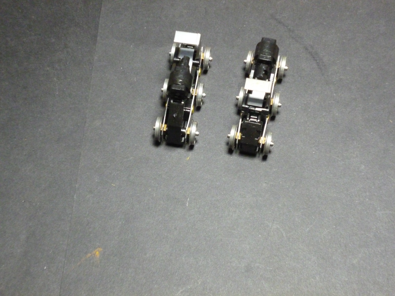 Ho Athearn Diesel locomotive F45 FP45 6 wheel trucks pair worm gear