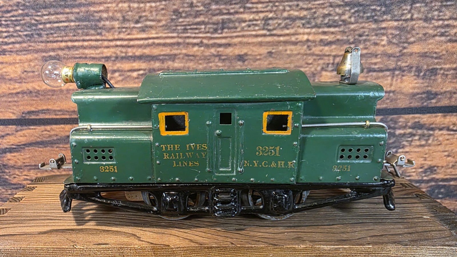 Vintage Ives 3251 Locomotive Train Set w/ No 60 Mail 61 Chair 62 Parlor Cars