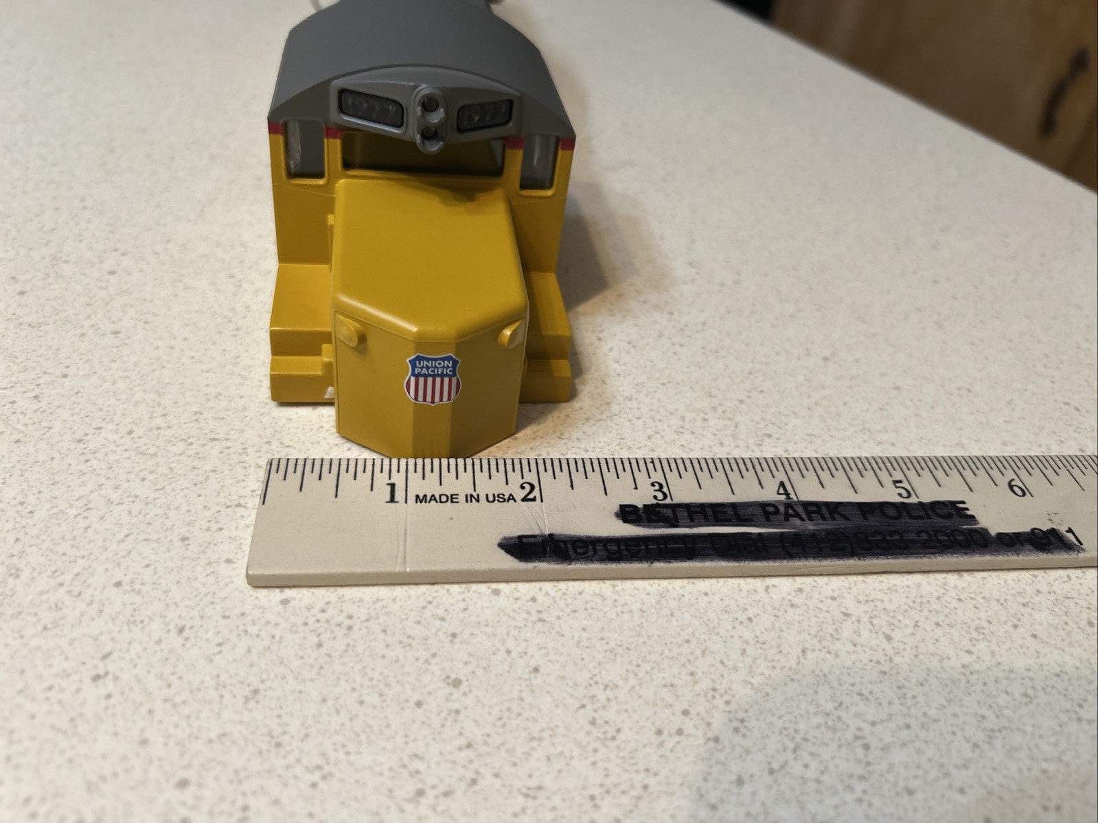 Lionel Union Pacific O Gauge Yellow And Gray Diesel # 1977 Shell Only Lighted