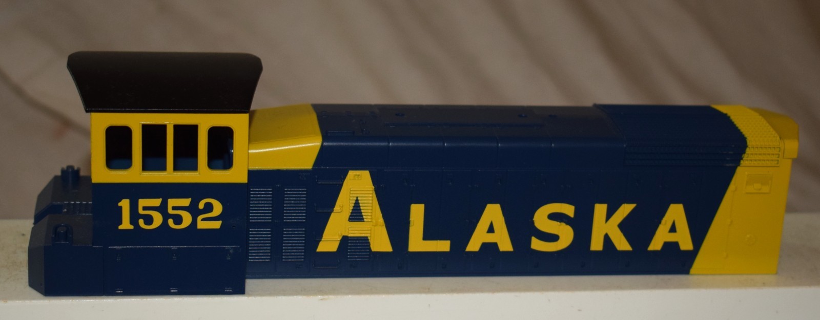 MTH SW-1500 Diesel Locomotive Shell Alaska Railroad #1552 – O Gauge Sample