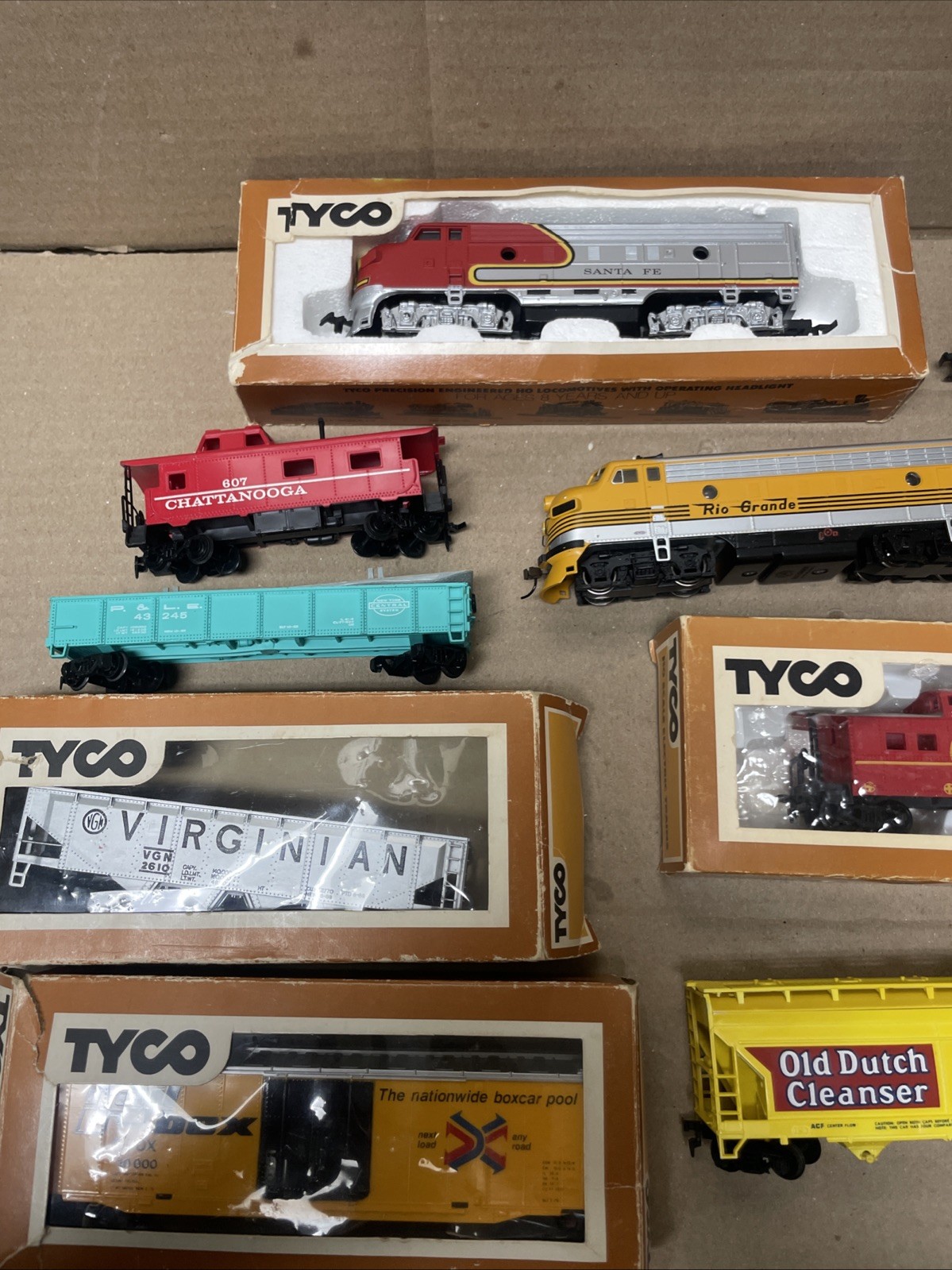 1970 HO Scale Tyco & Bachman Lot Of Union Pacific Diesel Locomotive And Cars !