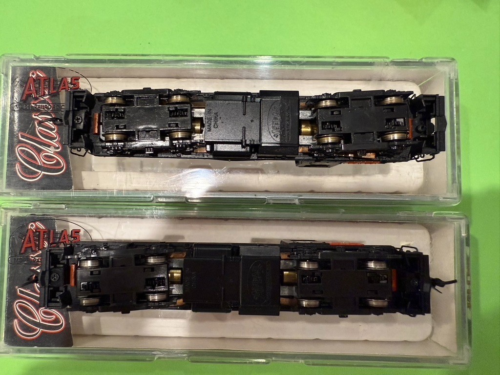 Atlas Classic N Scale #42031 RS-3 New Haven #528 diesel locomotive, lot of 2