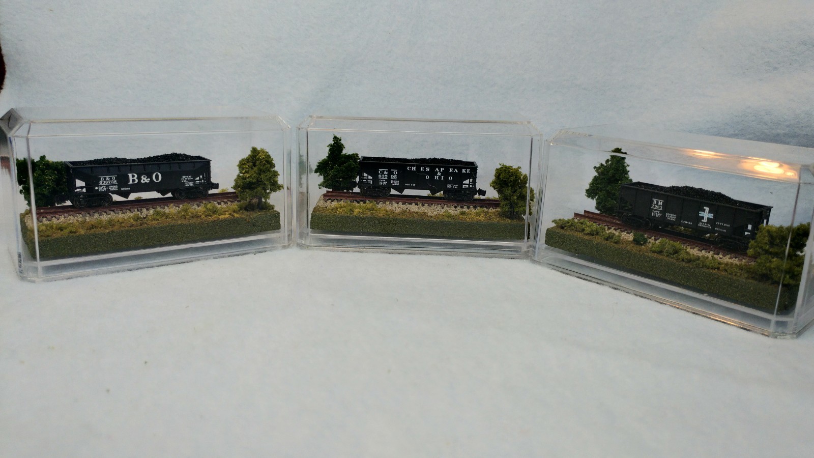 Z SCALE MINI DISPLAY CASES – 3/ PACK – GREAT FOR ALL Z LOCOS OR CARS