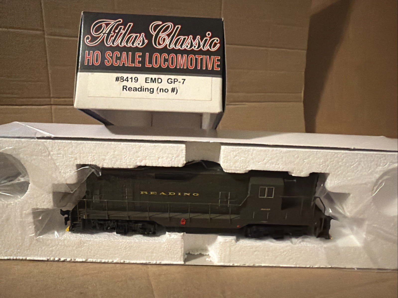 Atlas Classic #8419 HO-Scale READING EMD GP7 Diesel Locomotive Engine No Number
