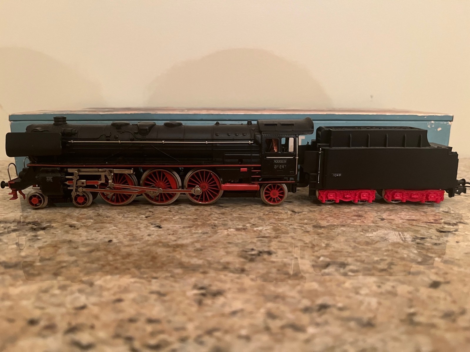 Märklin 3048 BR 01 H0-Scale Deutsche Bundesbahn (DB) Class Steam Engine