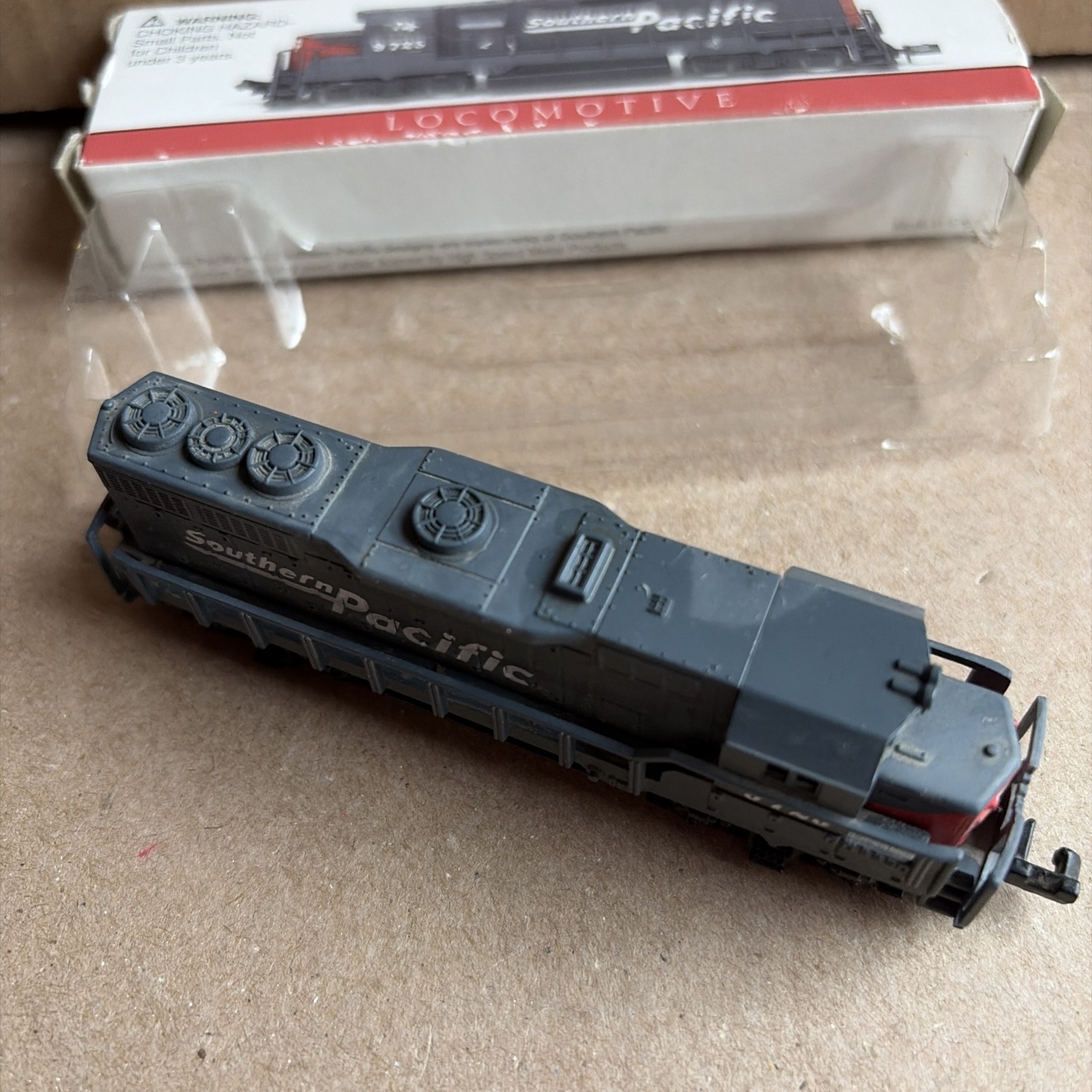 Vintage Southern Pacific Model Train Locomotive 9725 Gray, with Original Box