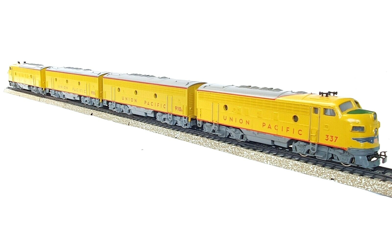 Marklin AC HO USA UNION PACIFIC EMD F7 DIESEL 4-UNIT LOCOMOTIVE 3061 + 4061 MIB!