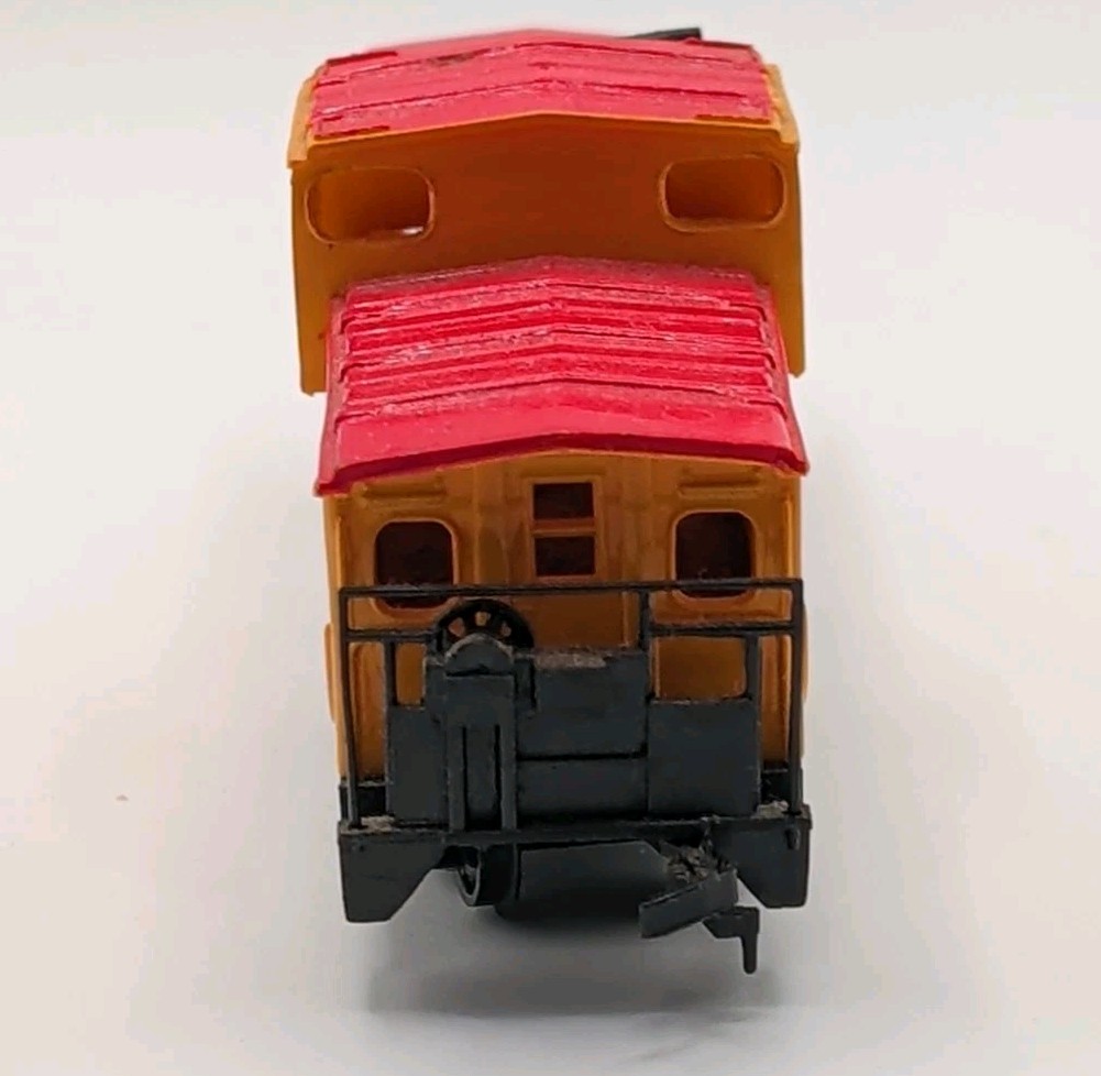 Bachmann Union Pacific Locomotive Train Engine 866 and Caboose HO Scale Model RR