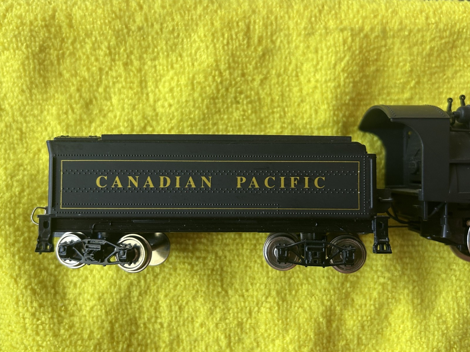 Mehano HO Canadian Pacific 2-6-0 Mogul Steam Locomotive w/ Tender Light – VIDEO