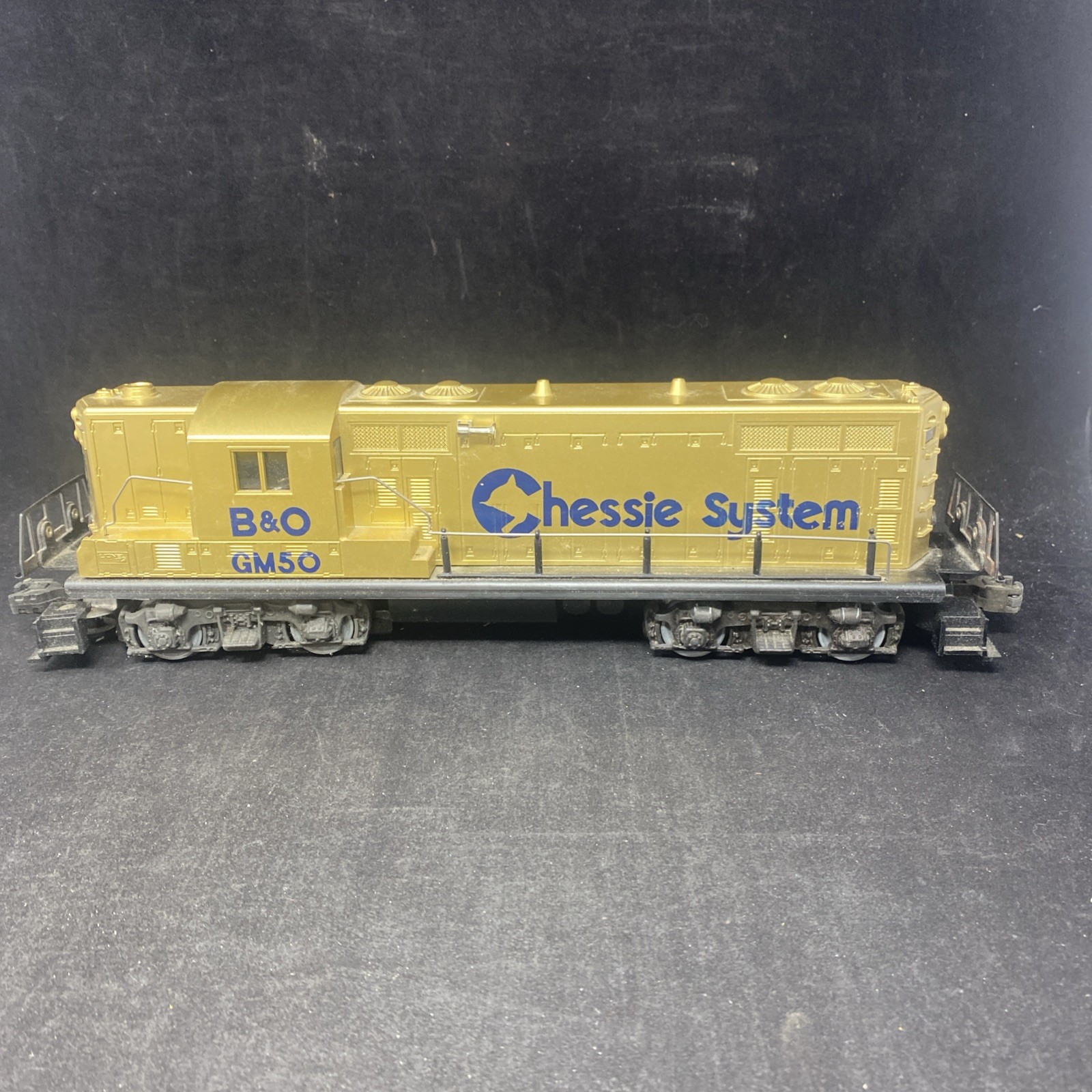 LIONEL 6-8359 General Motors Special Anniversary Chessie GP-7 Diesel