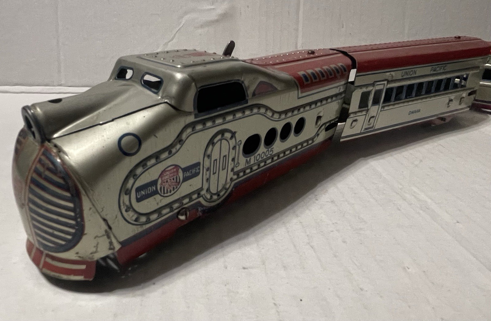 1950-MARX UNION PACIFIC M10005 LITHO TIN TOY TRAIN SET-LOCOMOTVE & 3 CARS