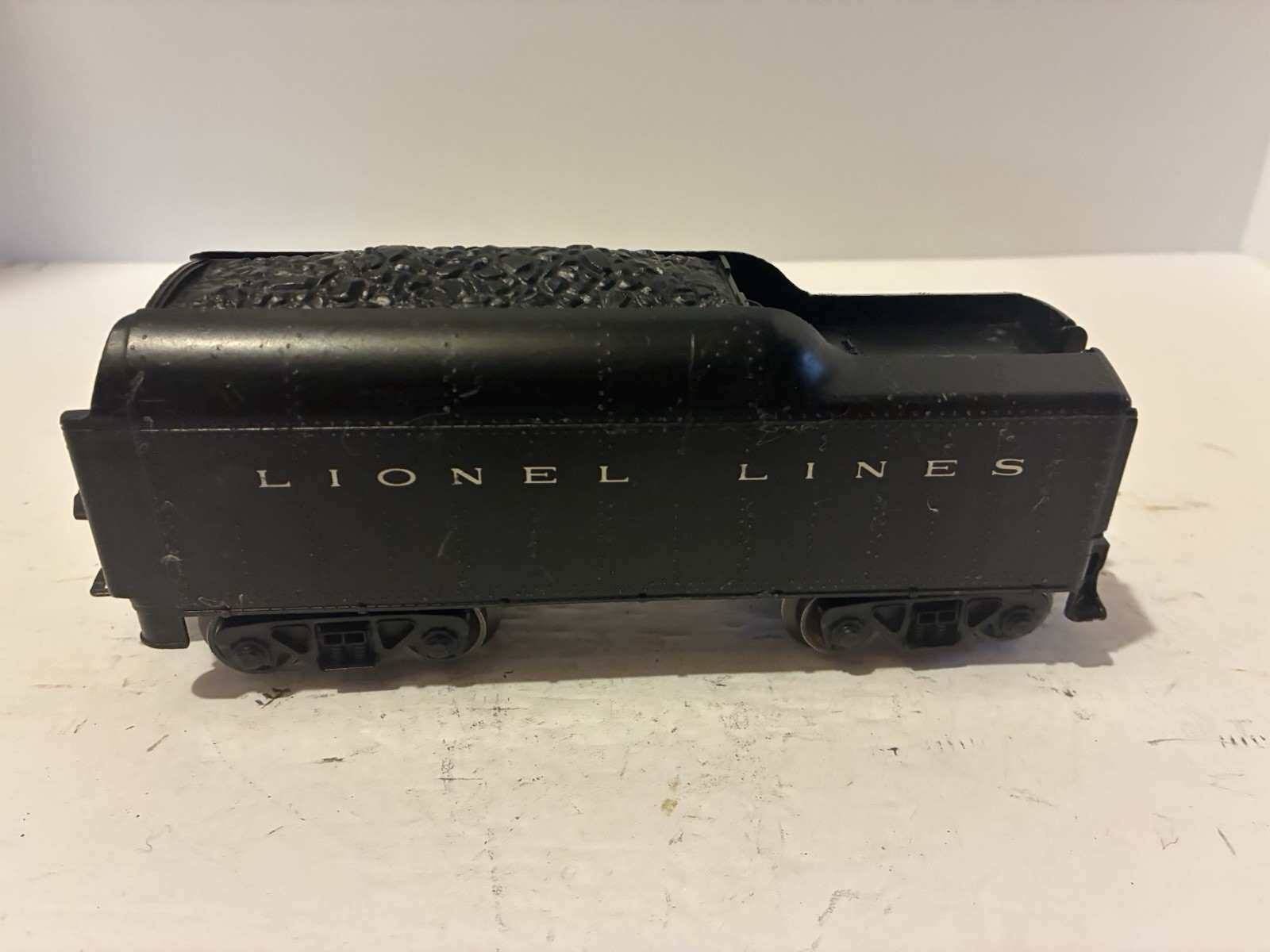 Lionel Modern Era 8902 DC Locomotive With Tender. Tested See Description. Runs.