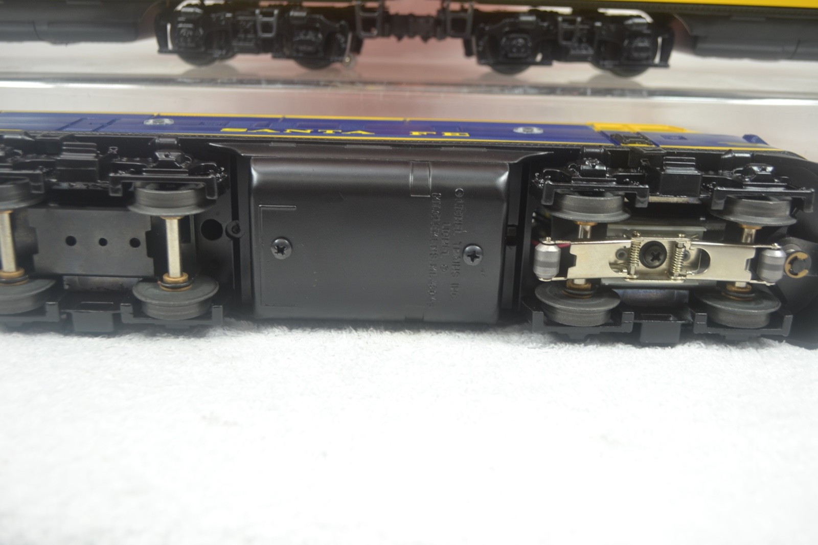 LIONEL 6-18117 & 18121 & 18122 SANTA FE, F-3, BLUE AND YELLOW, A-B-B-A, LN-BOXED