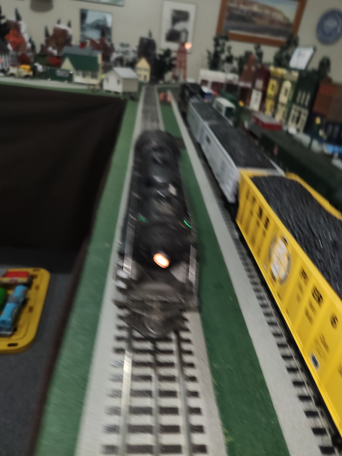 Lionel #2056 HUDSON LOCO AND Basic Lionel Lines TENDER (no whistle) Lights/Smoke