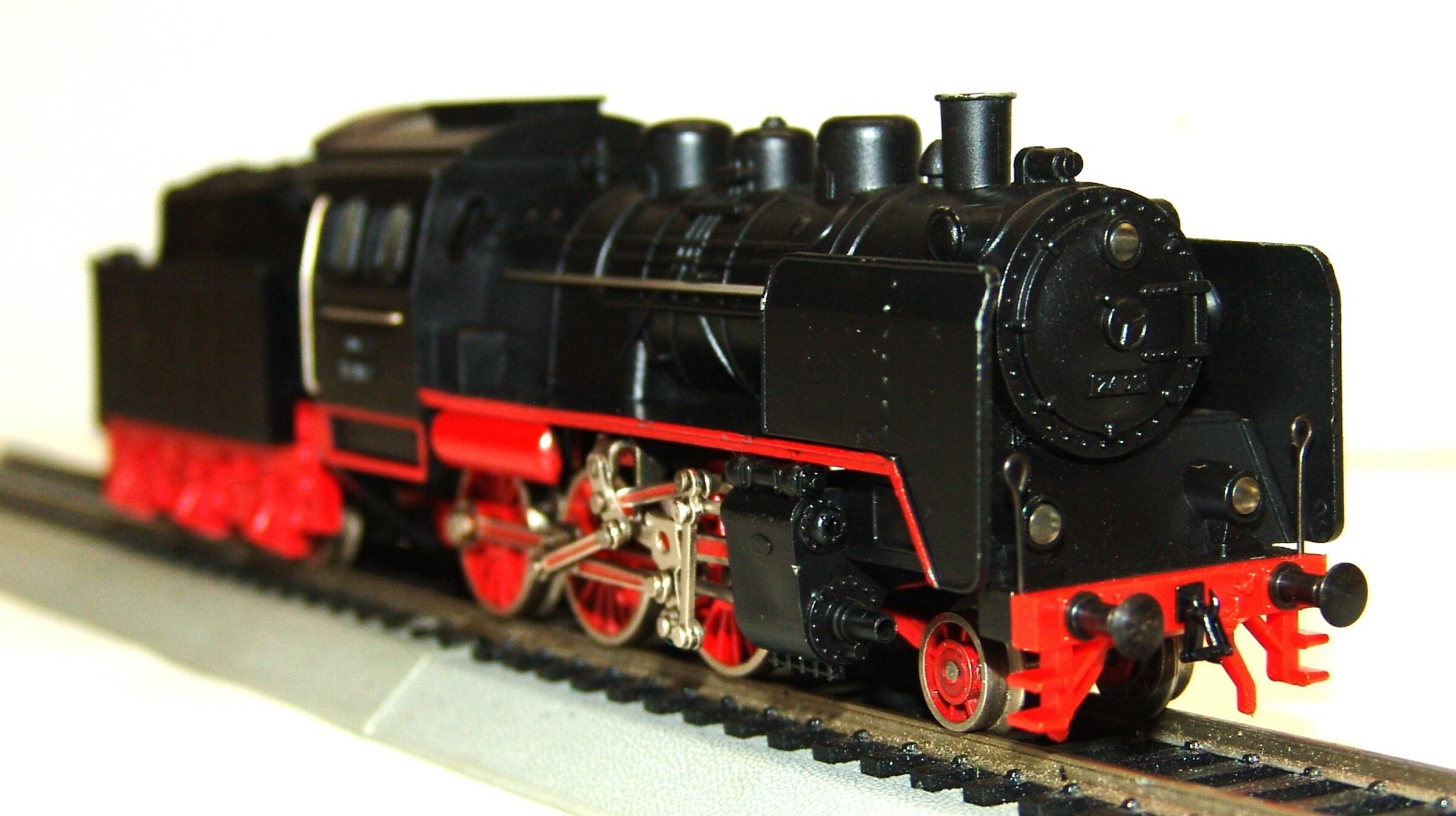 FLEISCHMANN DC HO 1350 24 001 STEAM LOCOMOTIVE (L15)