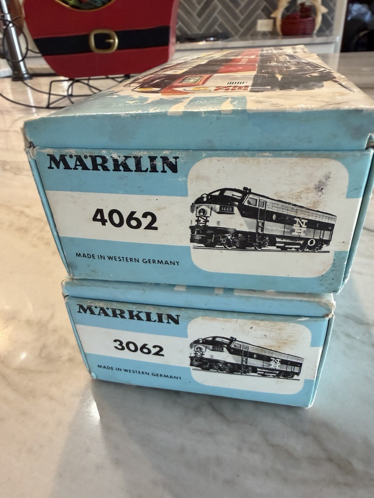 Marklin HO “New Haven” F7 Diesel Locomotive Set # 3062 & 4062