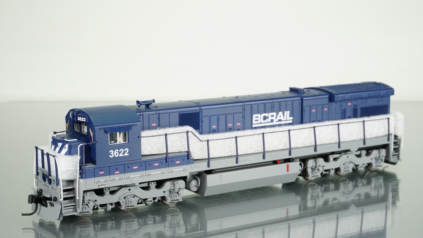 Broadway Limited GE C30-7 BC Rail 3622 DCC w/Sound HO scale