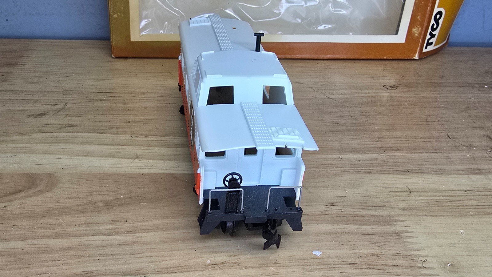 Tyco Illinois Central Gulf 8-Wheel Train Caboose ICG No. 327Z HO Scale with Box