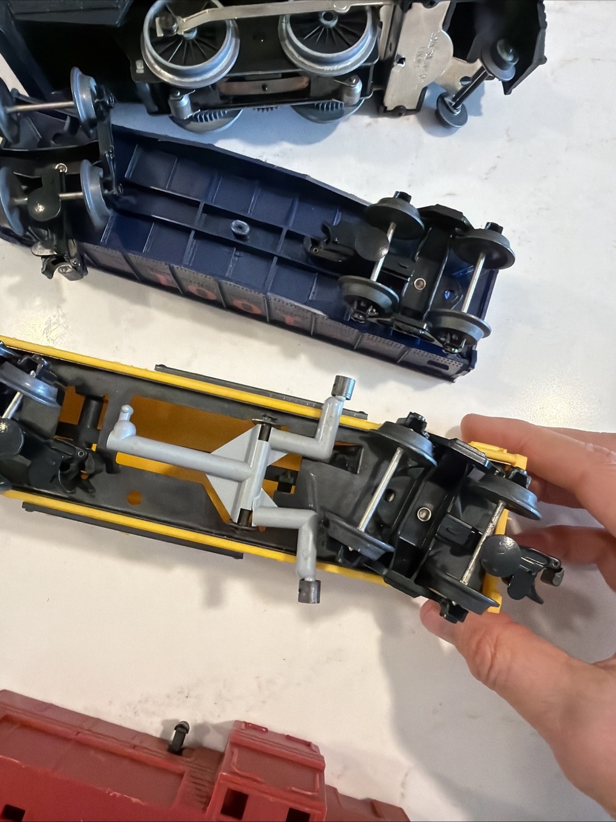 4 Disney Mickeys World Tour Lionel Trains Engine Goofy Baggage, 1001 & Caboose