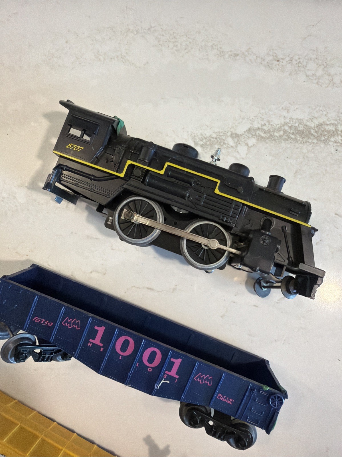 4 Disney Mickeys World Tour Lionel Trains Engine Goofy Baggage, 1001 & Caboose