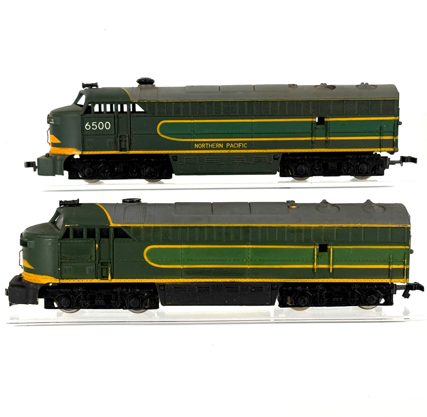 AHM HO Scale Diesel Locomotive Northern Pacific 6500 Powered & Dummy TESTED