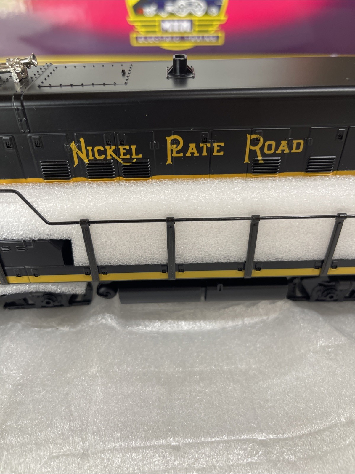 MTH MT-2110L Nickel Plate Road Cab No. 350 EMD SD-9 W/Proto OB Cab 350