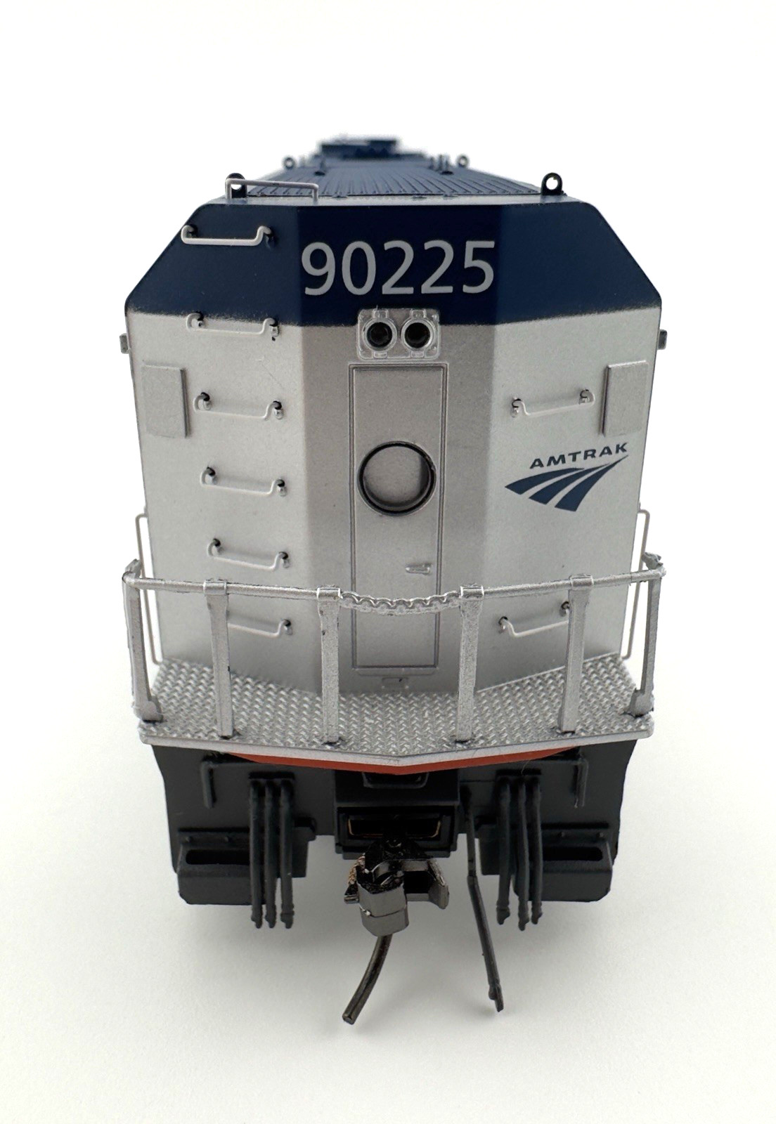 Rapido 81518 HO Scale Amtrak F40/NPCU Phase V Locomotive Road #90225 *DCC/Sound*