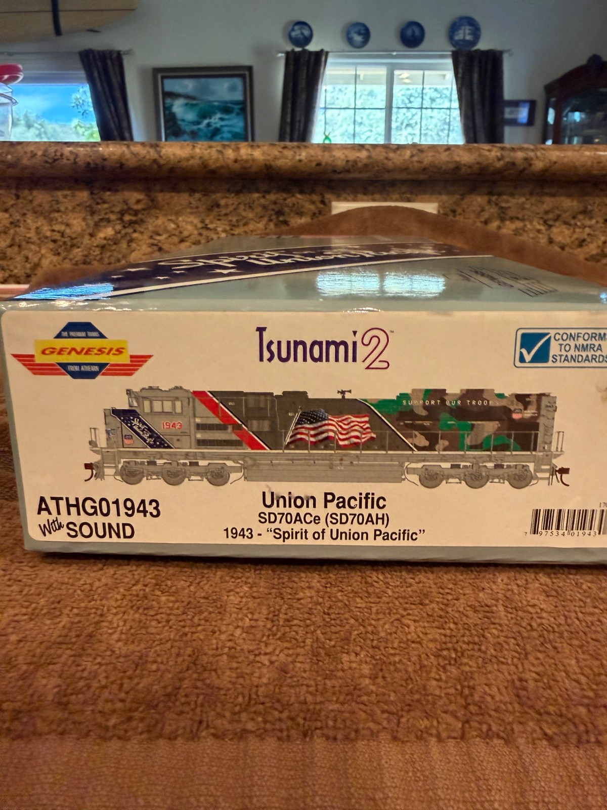 item shown is an Athearn Genesis HO Scale Union Pacific SD70ACe (SD70AH) Diesel