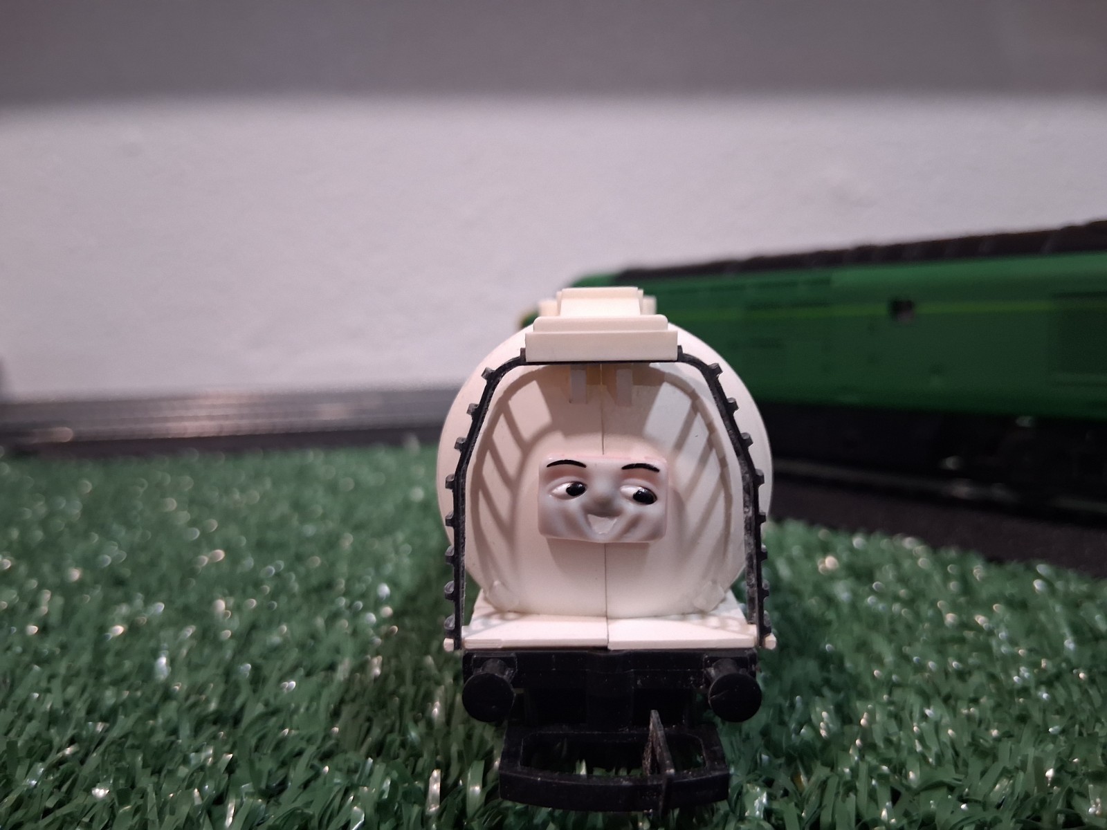 Thomas And Friends Hornby D261 With Tanker HO/OO GAUGE TESTED WORKING RARE!
