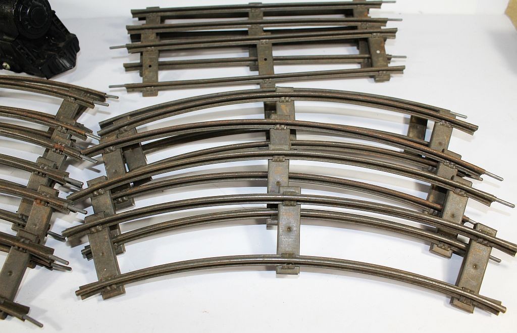 Vintage Rare Metal Wind Up Train Engine & 2 Rail track &Key. WORKS Marx/Lionel ?