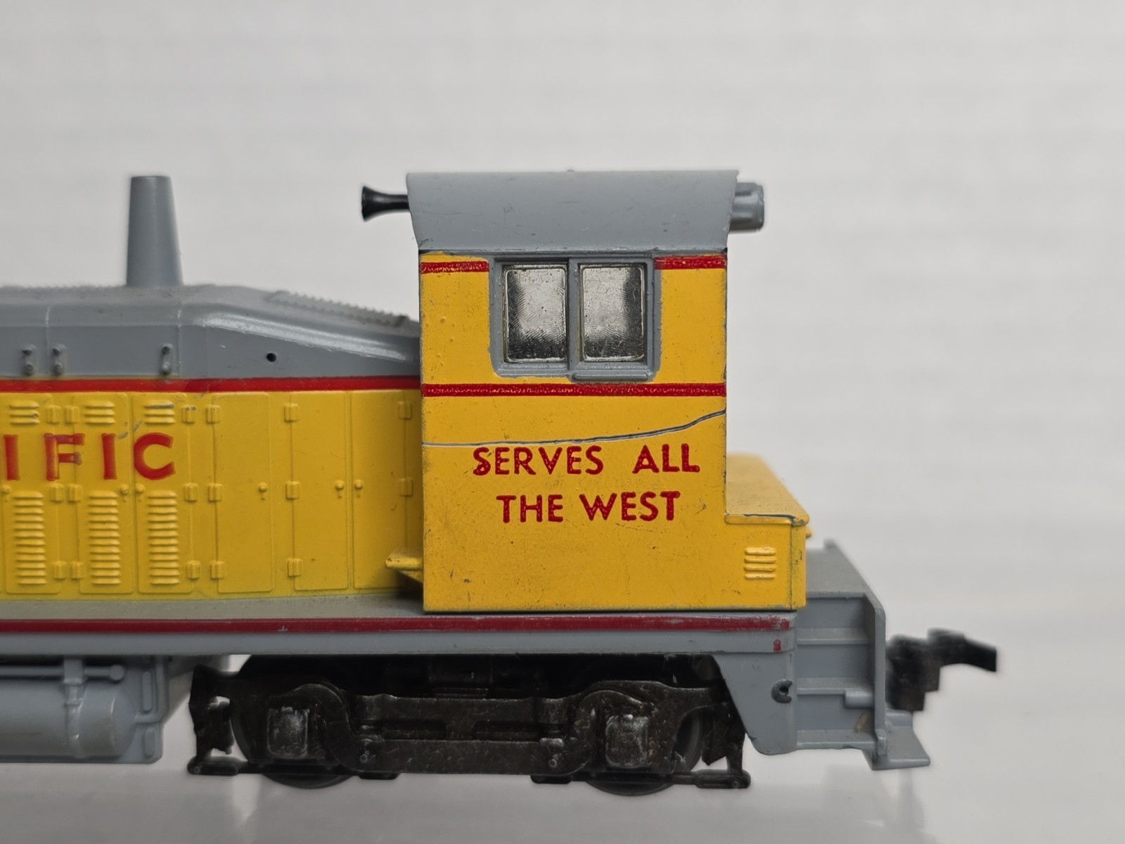 Athearn HO Scale Union Pacific SW-1500 Diesel Switcher Loco DS 1870 Runs Read De