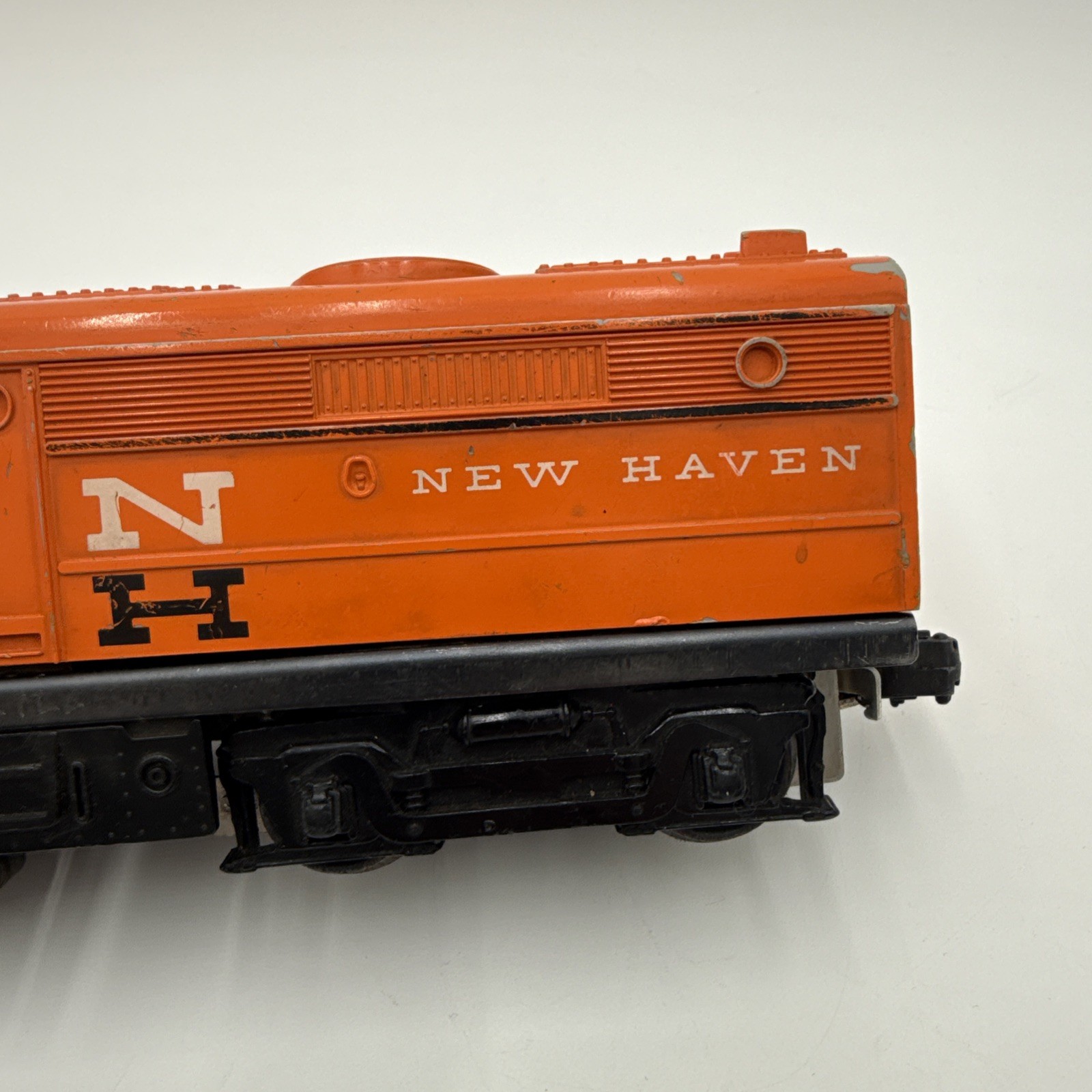 LIONEL POSTWAR O GAUGE NEW HAVEN ALCO DIESEL LOCOMOTIVE #232 – TESTED