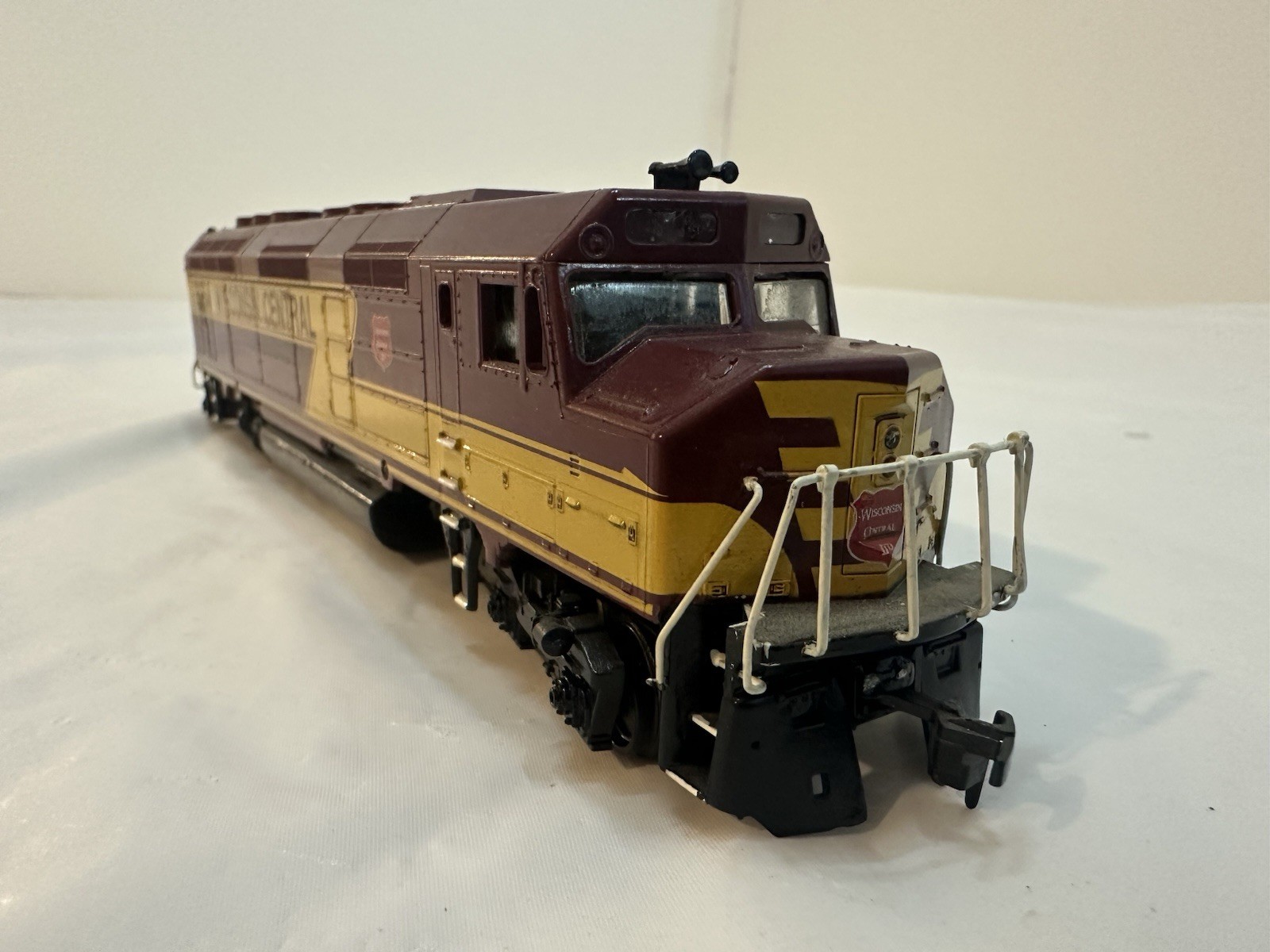 Athearn HO Wisconsin Central BB F45 Locomotives #6650 powered & #6654 dummy